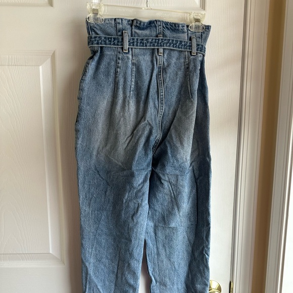 Abercrombie High Waisted Jeans - Picture 4 of 4